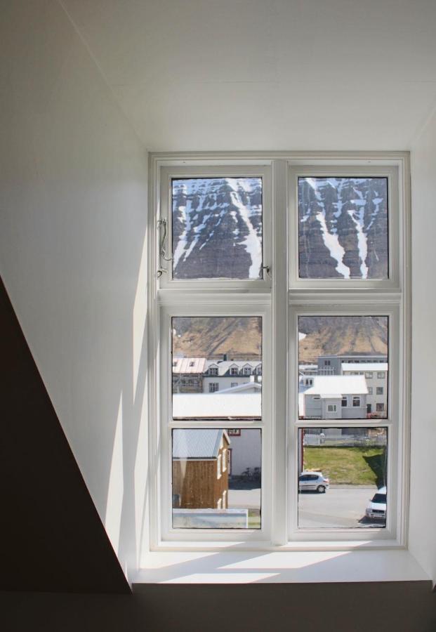 Mánagisting Guesthouse Ísafjörður Exterior foto